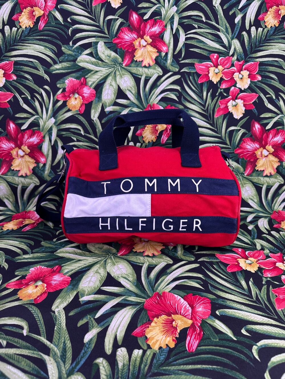 VTG Tommy Hilfiger Red Flag Logo Duffel Bag Spell Out Y2k